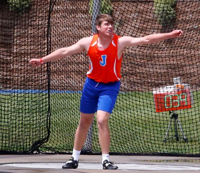 Carson Lienau state discus champion